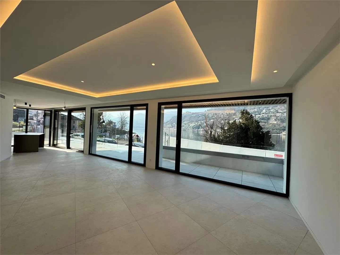 Dream Villa with Lake View, 4.5 Rooms, in Brusin - Photo 1 of 13