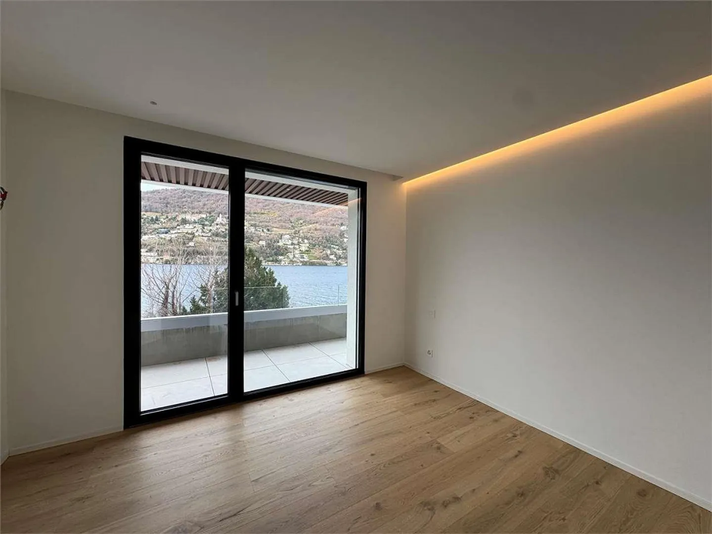 Dream Villa with Lake View, 4.5 Rooms, in Brusin - Photo 8 of 13