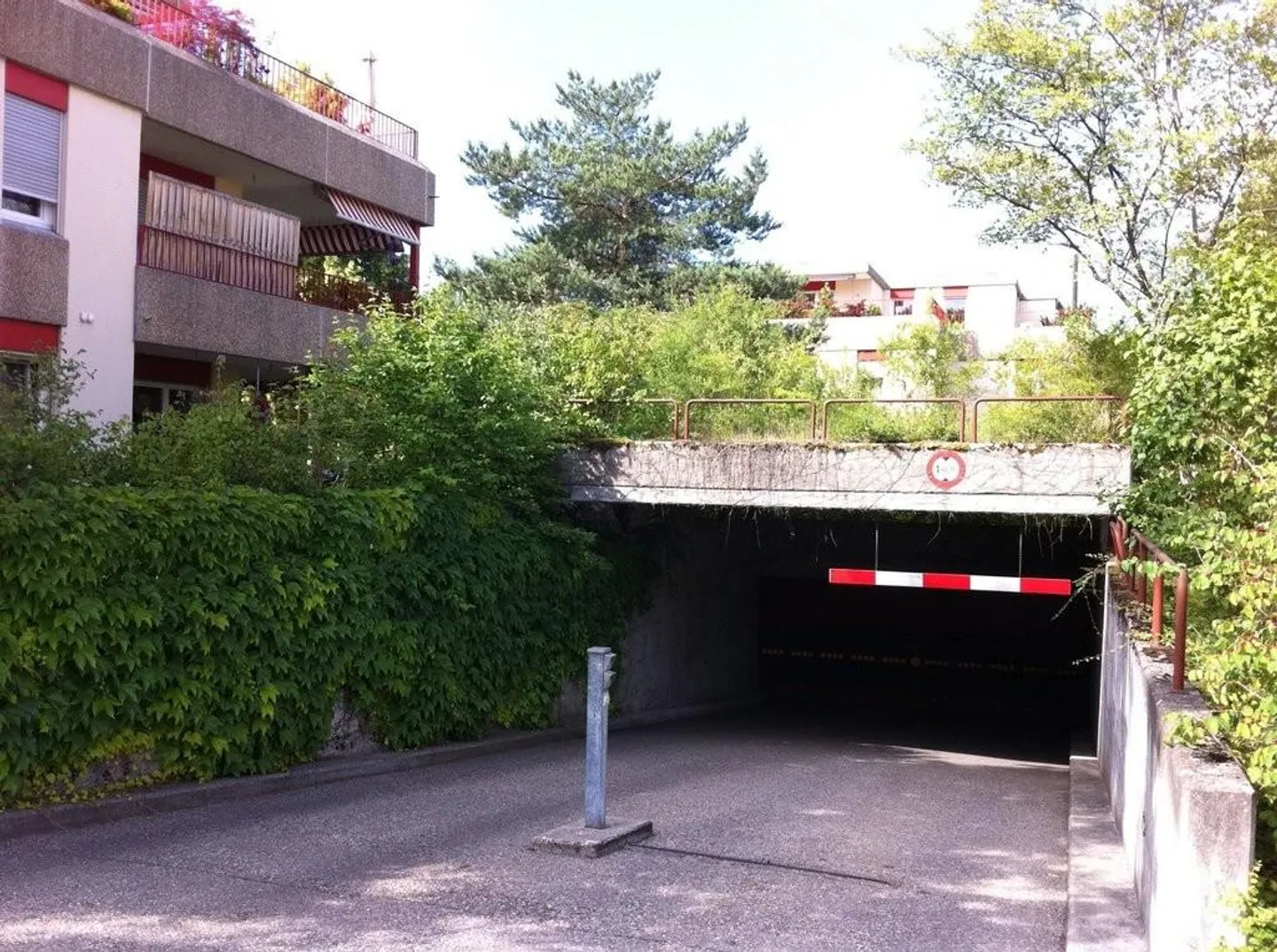 Motorcycle parking space for rent in Lyss - Photo 3 of 3