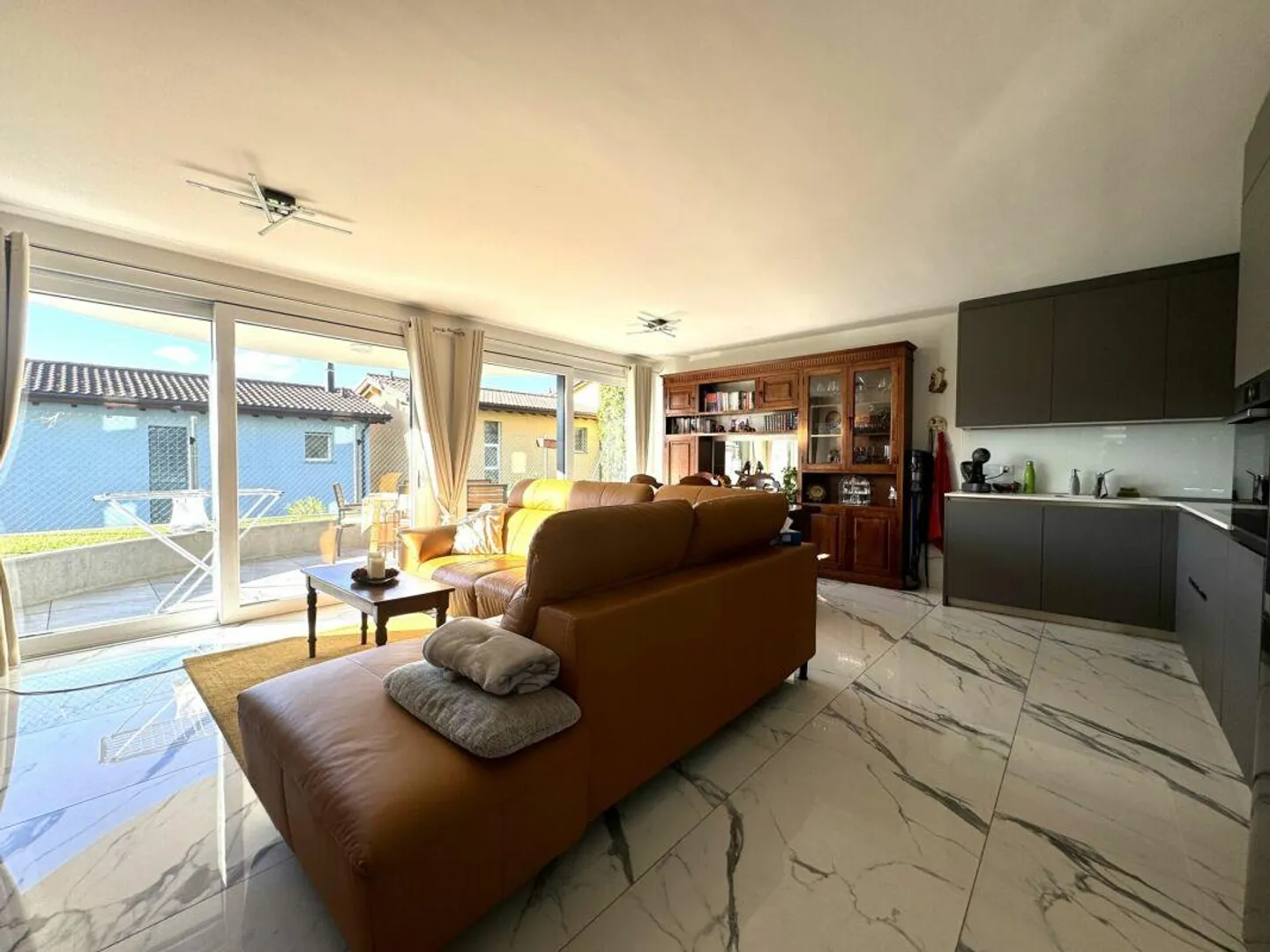 Big and bright 4,5 room apartment with garden - Photo 1 of 2