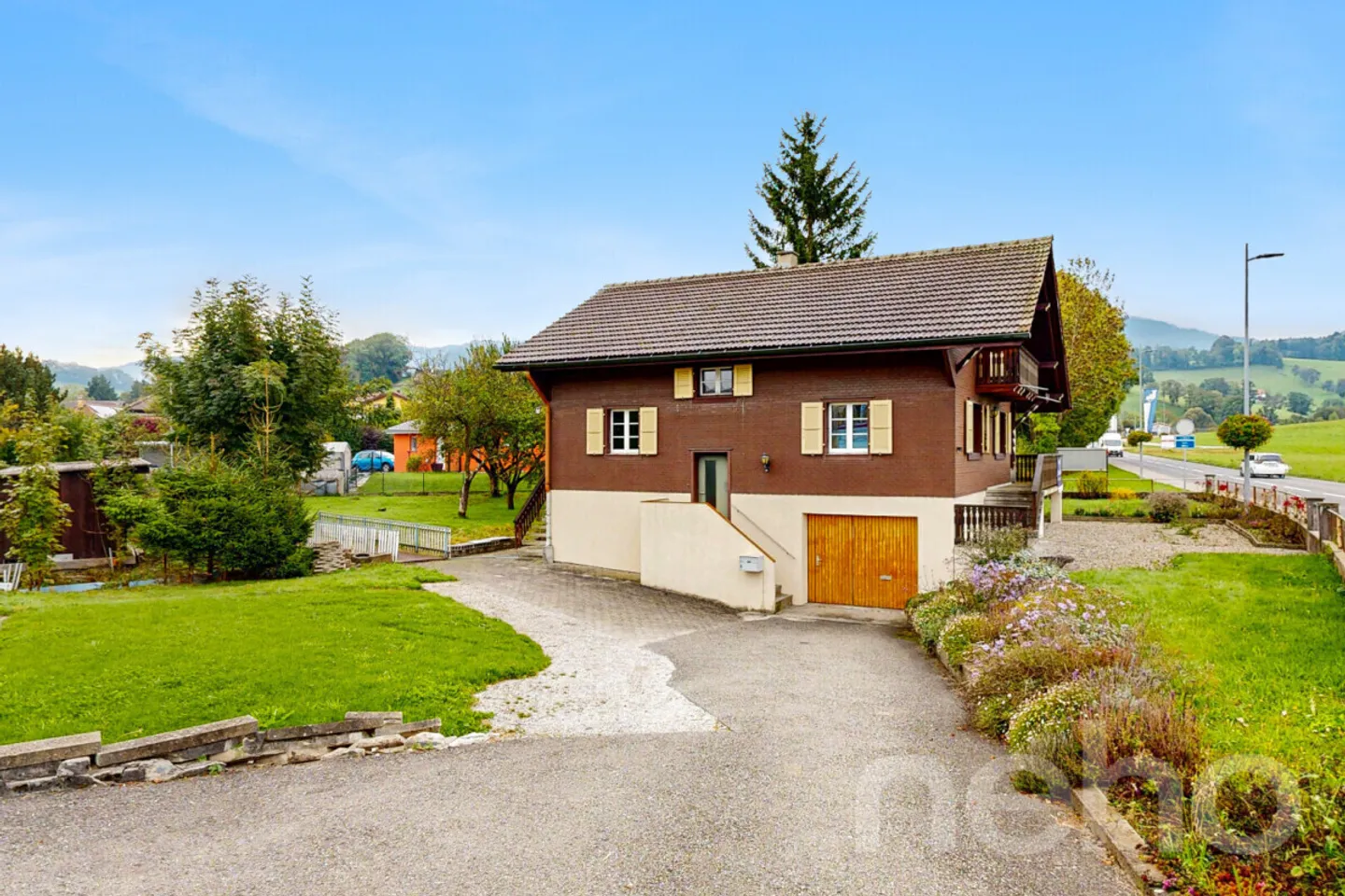 Charmantes Chalet mit Baupotenzial und großem Grundstück - Foto 1 von 13