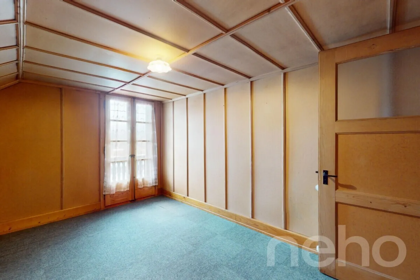 Charmantes Chalet mit Baupotenzial und großem Grundstück - Foto 12 von 13