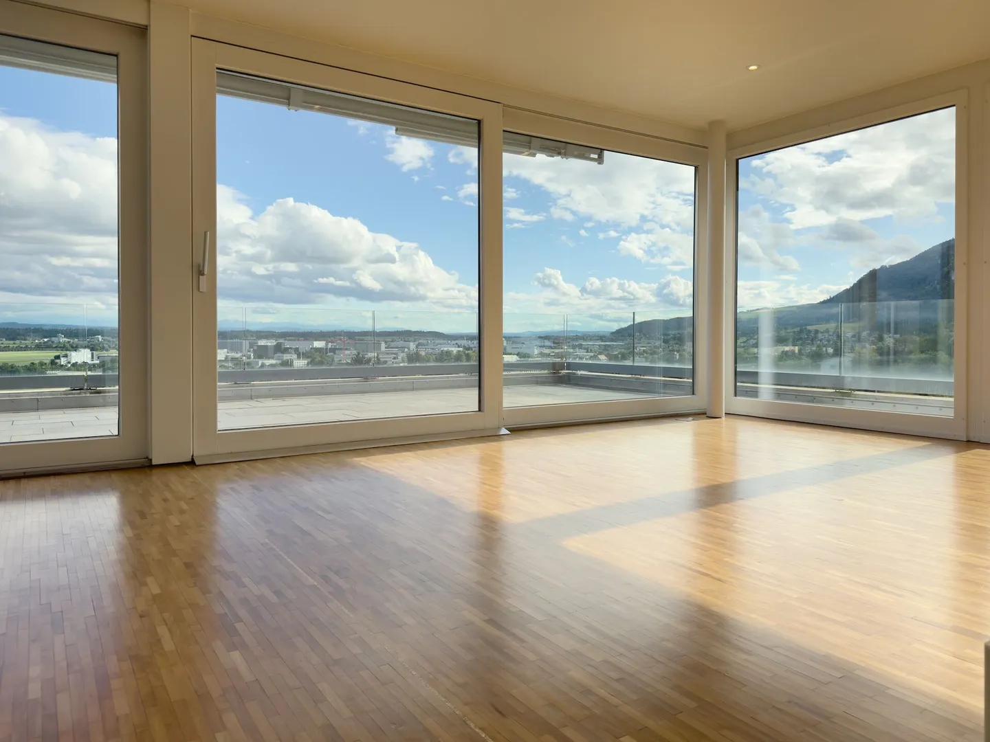 An ensemble with a WOW effect in an unobstructed panoramic location - Photo 14 of 39