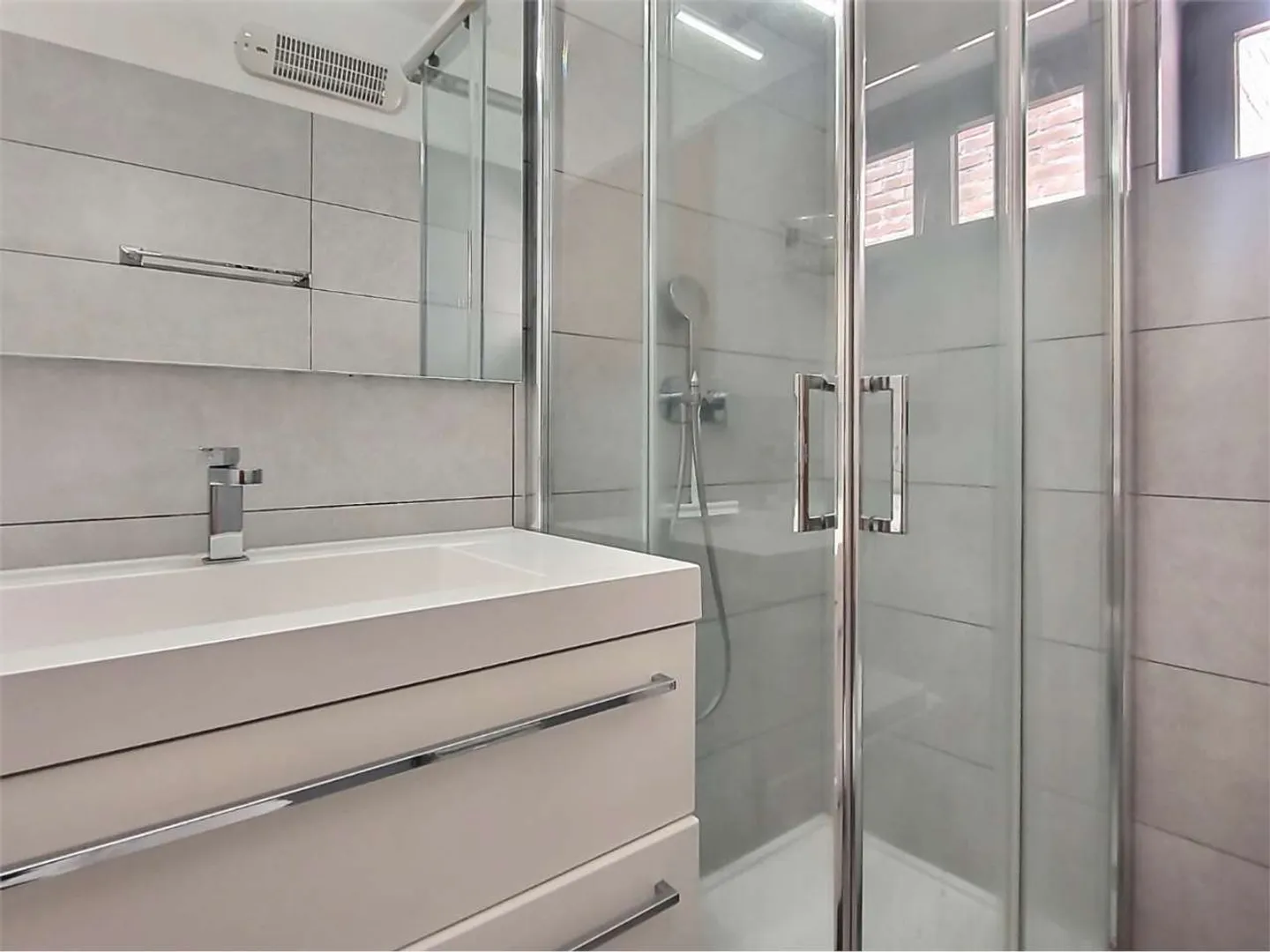 Elegante villa contigua con vista mozzafiato - Foto 11 di 16