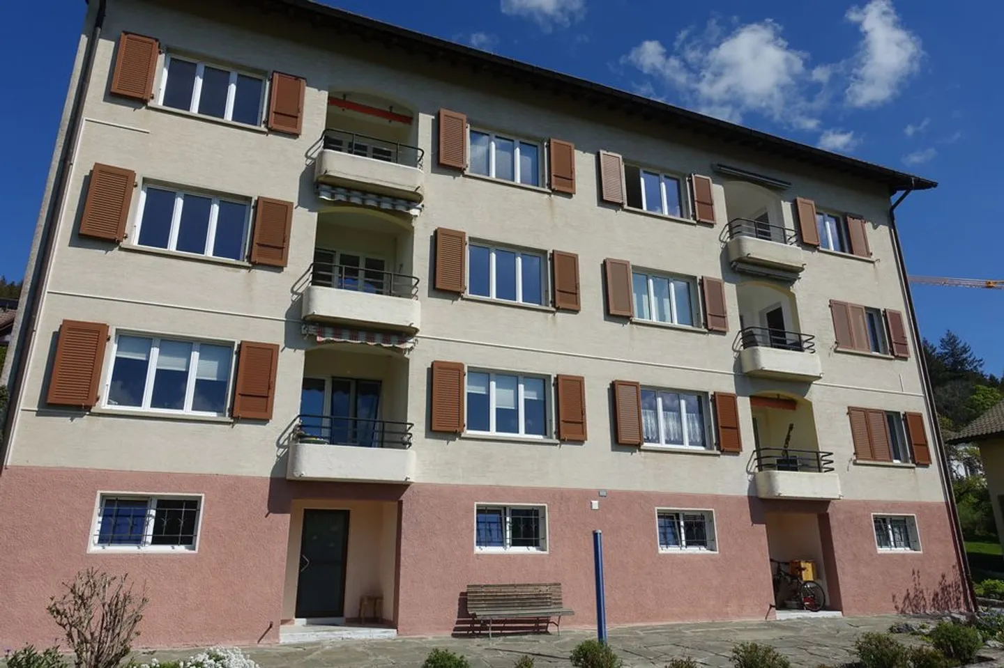 Tramelan - Appartamento 3,5 locali con balcone e garage - Foto 2 di 9