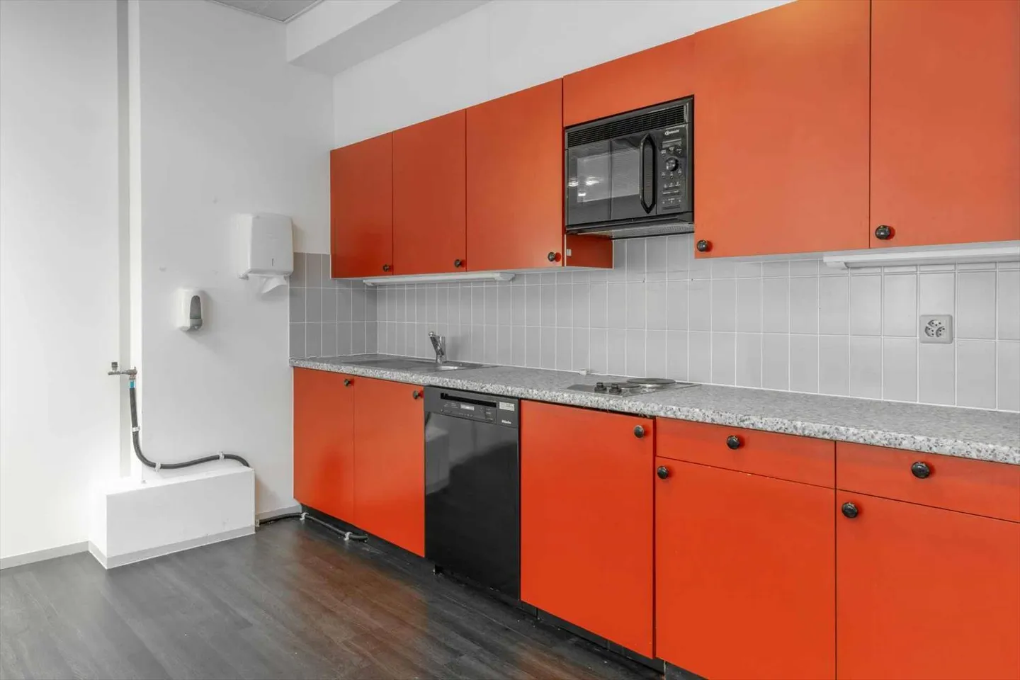 Bâtiment à plusieurs fonctions sur 3 niveaux à Meyrin - Photo 4 sur 13