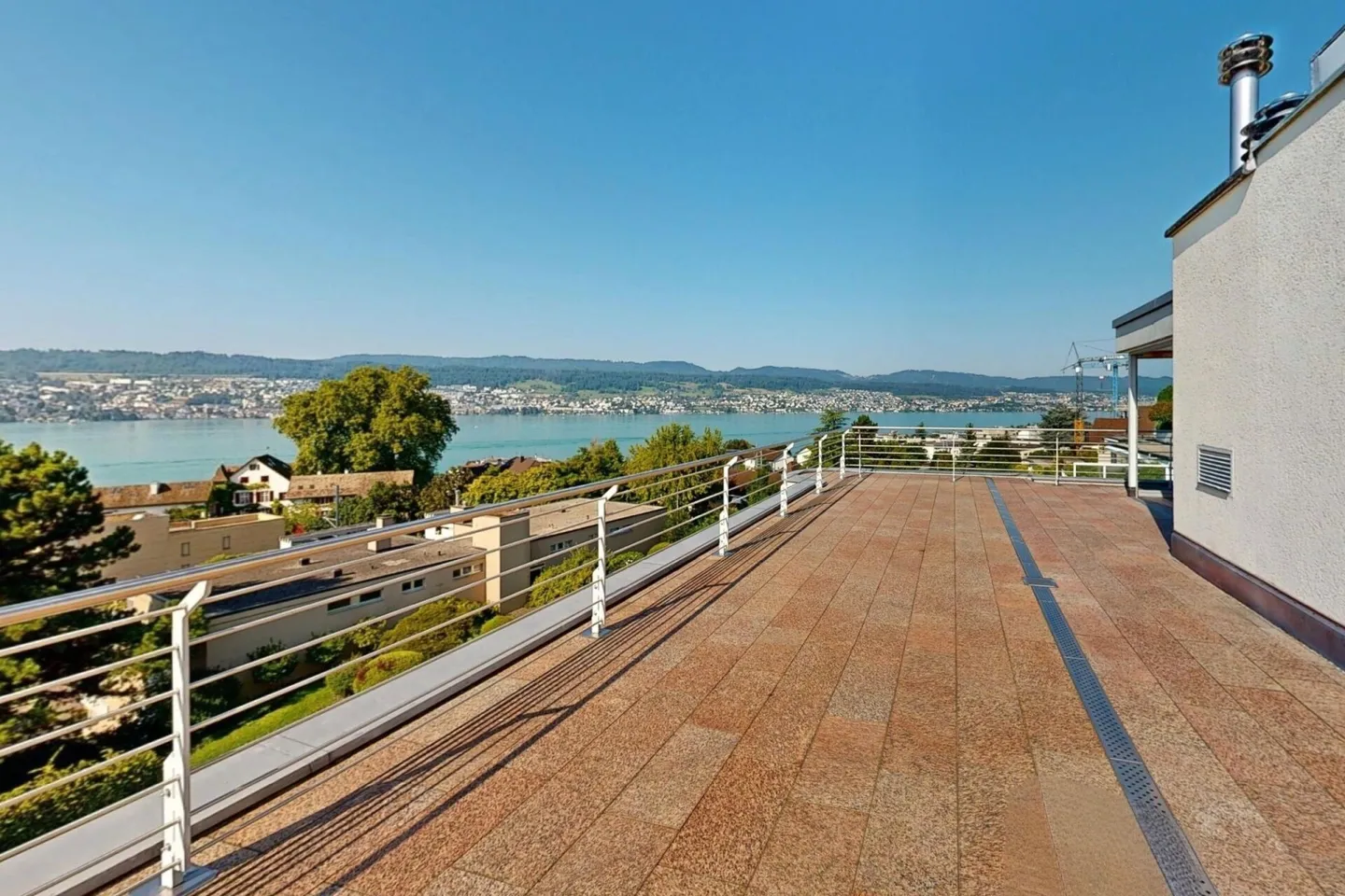 RENTAL: 5-room penthouse with huge terrace and panoramic lake view - Photo 1 of 19