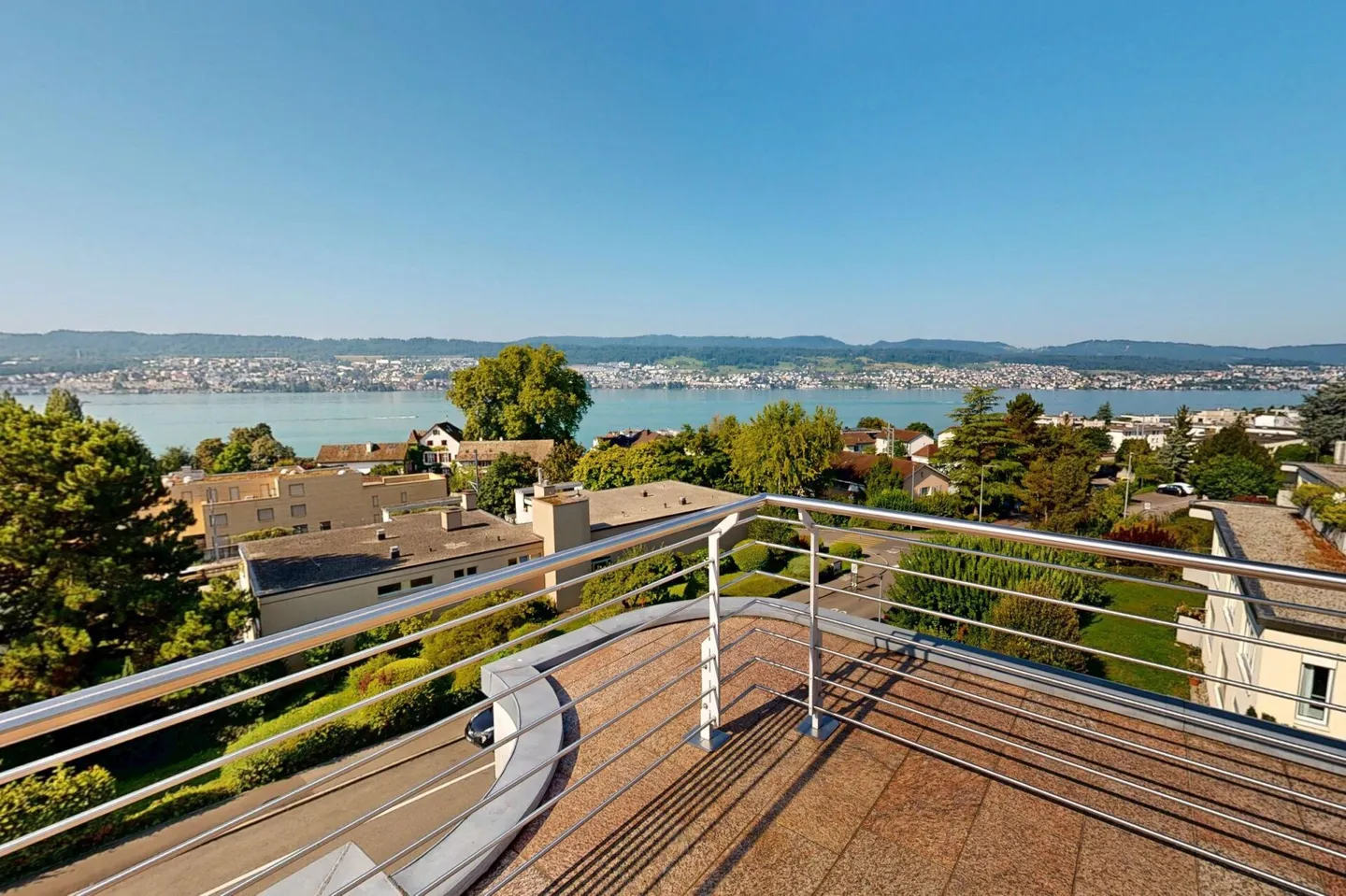 RENTAL: 5-room penthouse with huge terrace and panoramic lake view - Photo 2 of 19