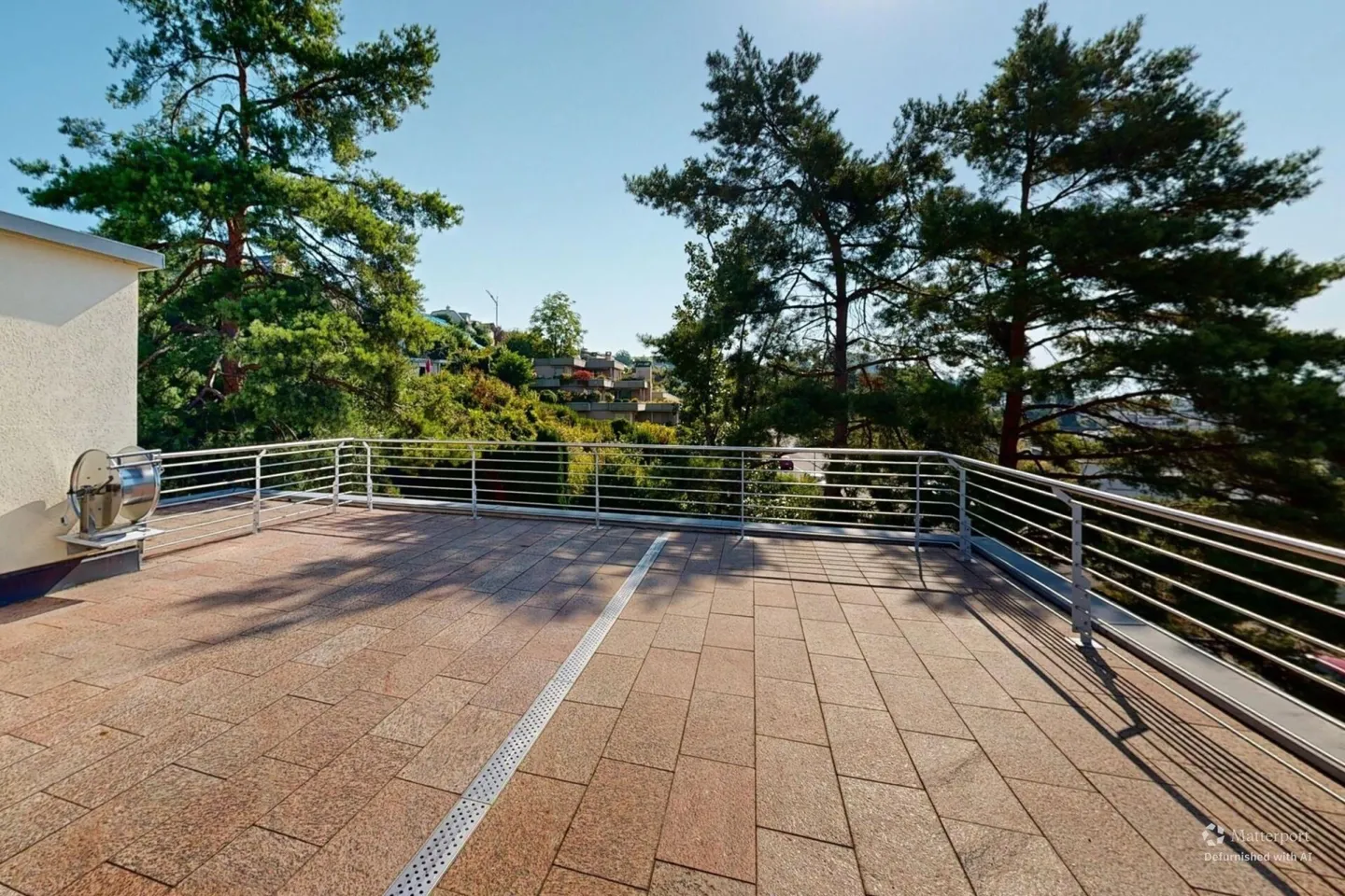 RENTAL: 5-room penthouse with huge terrace and panoramic lake view - Photo 3 of 19