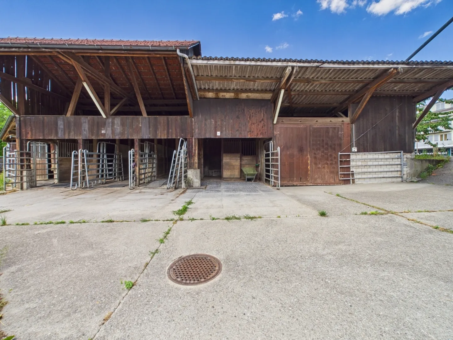 Historical 8.5-Room Farmhouse with Charm, Horse Stable and Large... - Photo 2 of 13