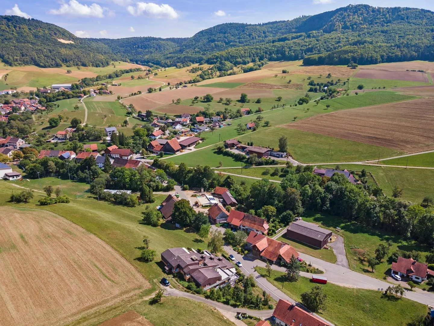 Appartamento moderno di 4,5 stanze con vista a Beggingen - Foto 2 di 13