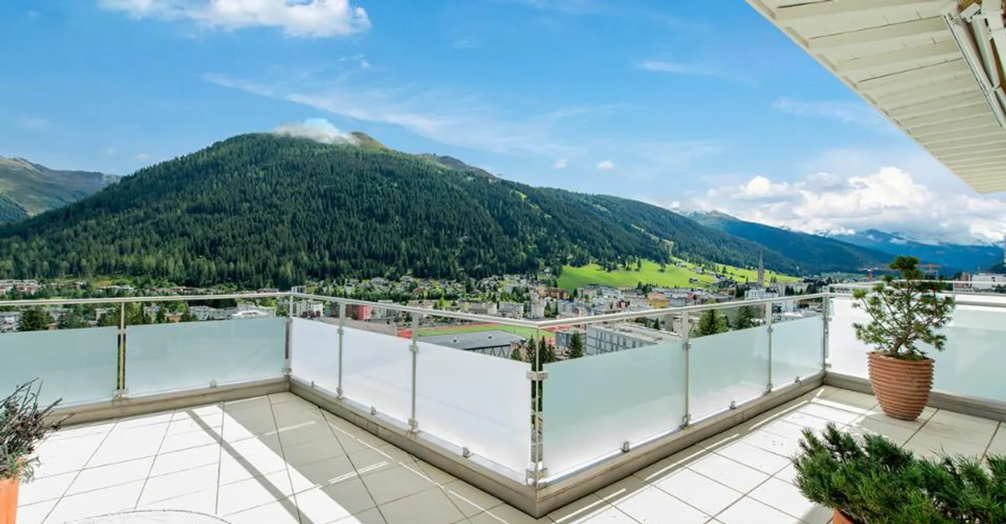 Davos: grosszügige Ferienwohnung mit unverbaubarer Weitsicht - Photo 1 sur 4