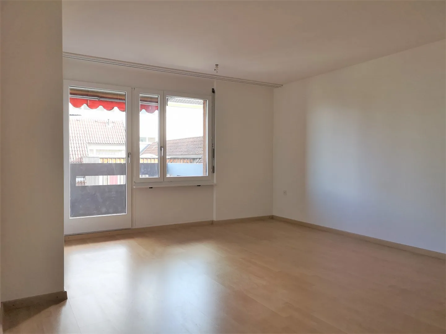 Appartement rénové, beau et moderne, 1,5 pièces, en emplacement central - 126 - Photo 2 sur 7