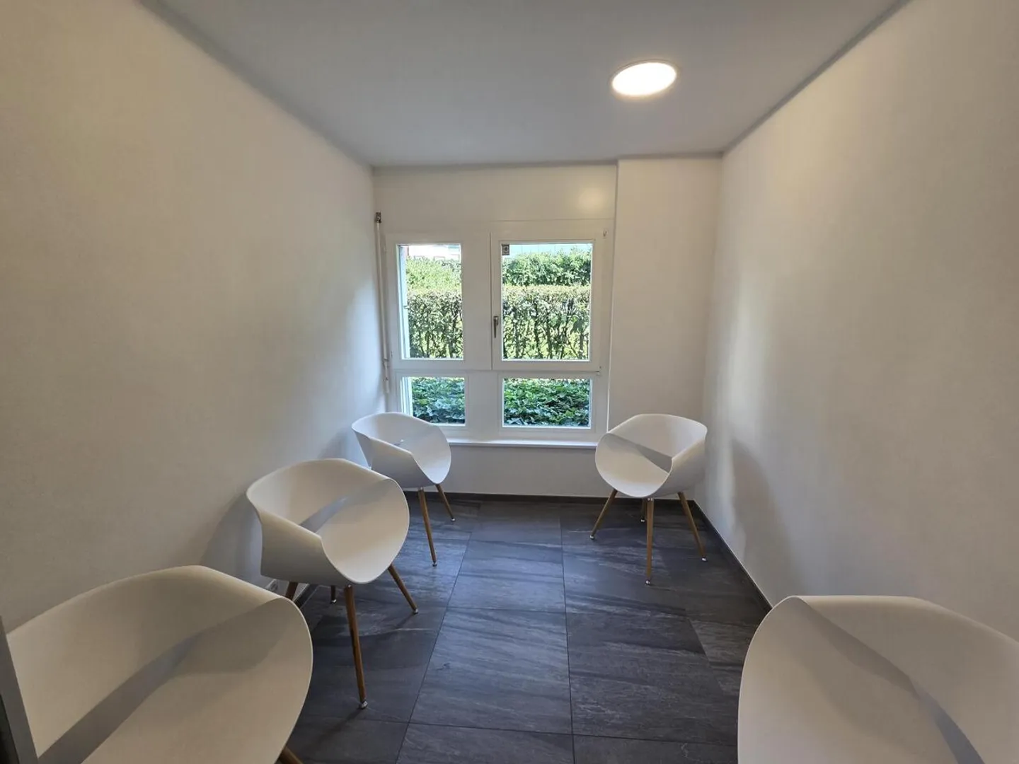 Vollständig renovierte Arztpraxis im Herzen der Stadt - Foto 2 von 8