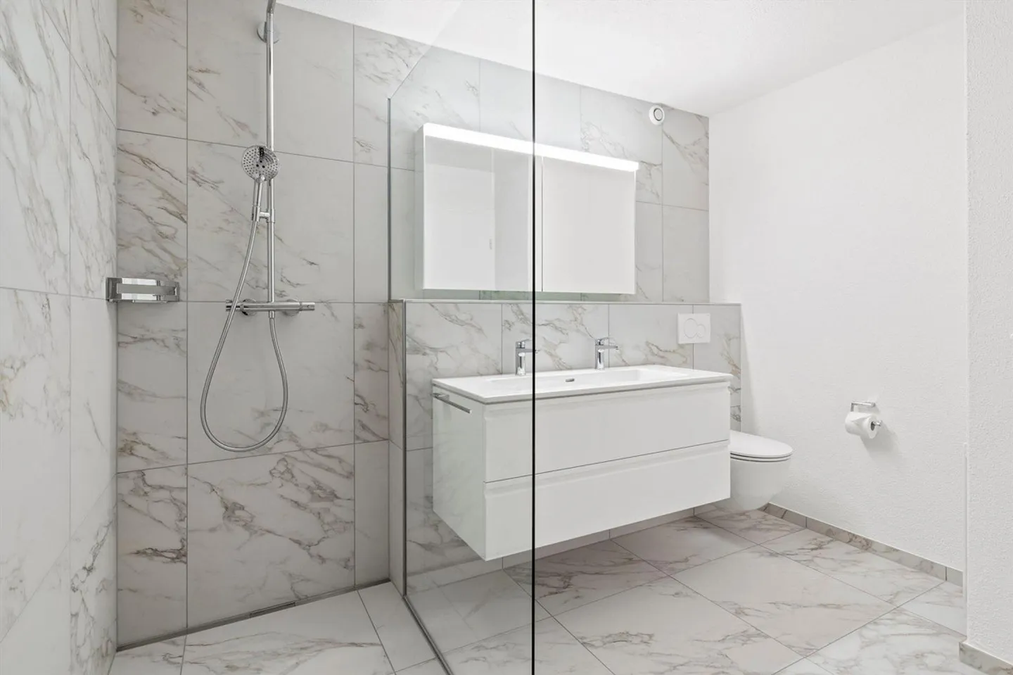 Appartamento moderno di 4,5 stanze con vista a Beggingen - Foto 11 di 13