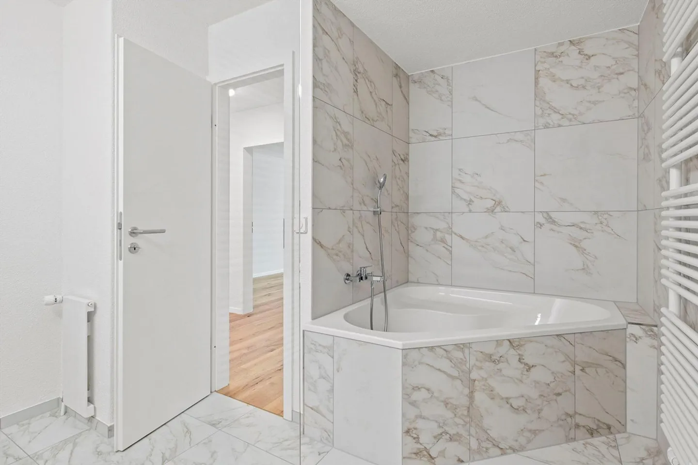 Appartamento moderno di 4,5 stanze con vista a Beggingen - Foto 12 di 13