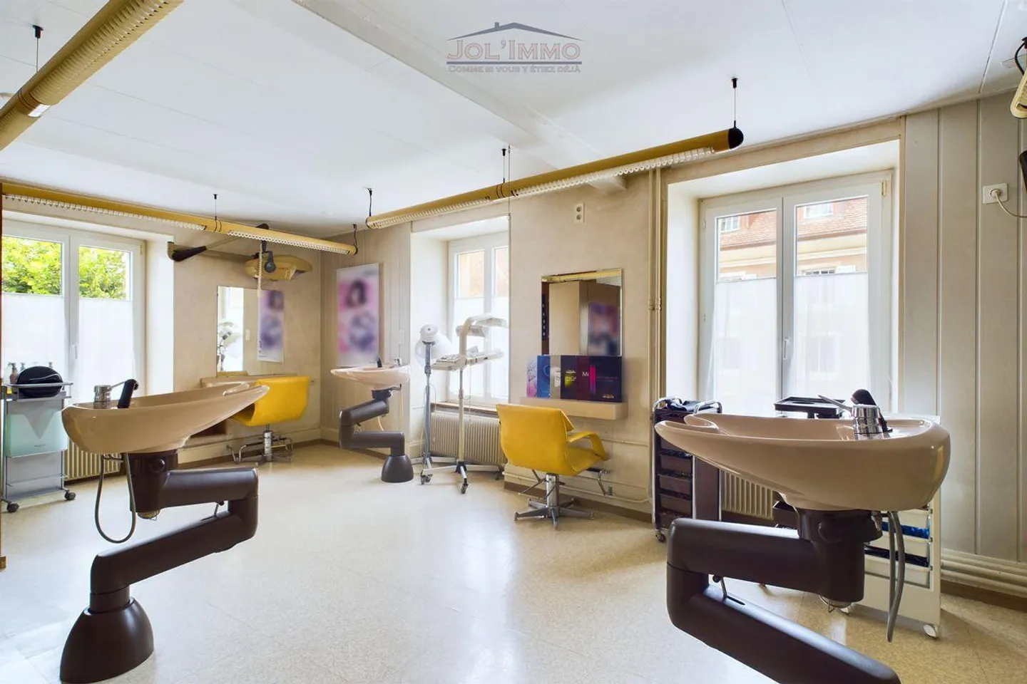 Magnifique et grand immeuble avec un local commercial - Foto 7 di 9