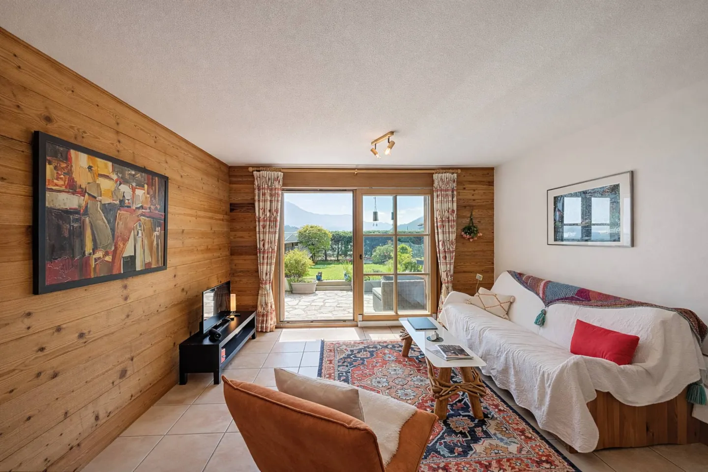 Charming Mountain Apartment - Photo 2 of 8