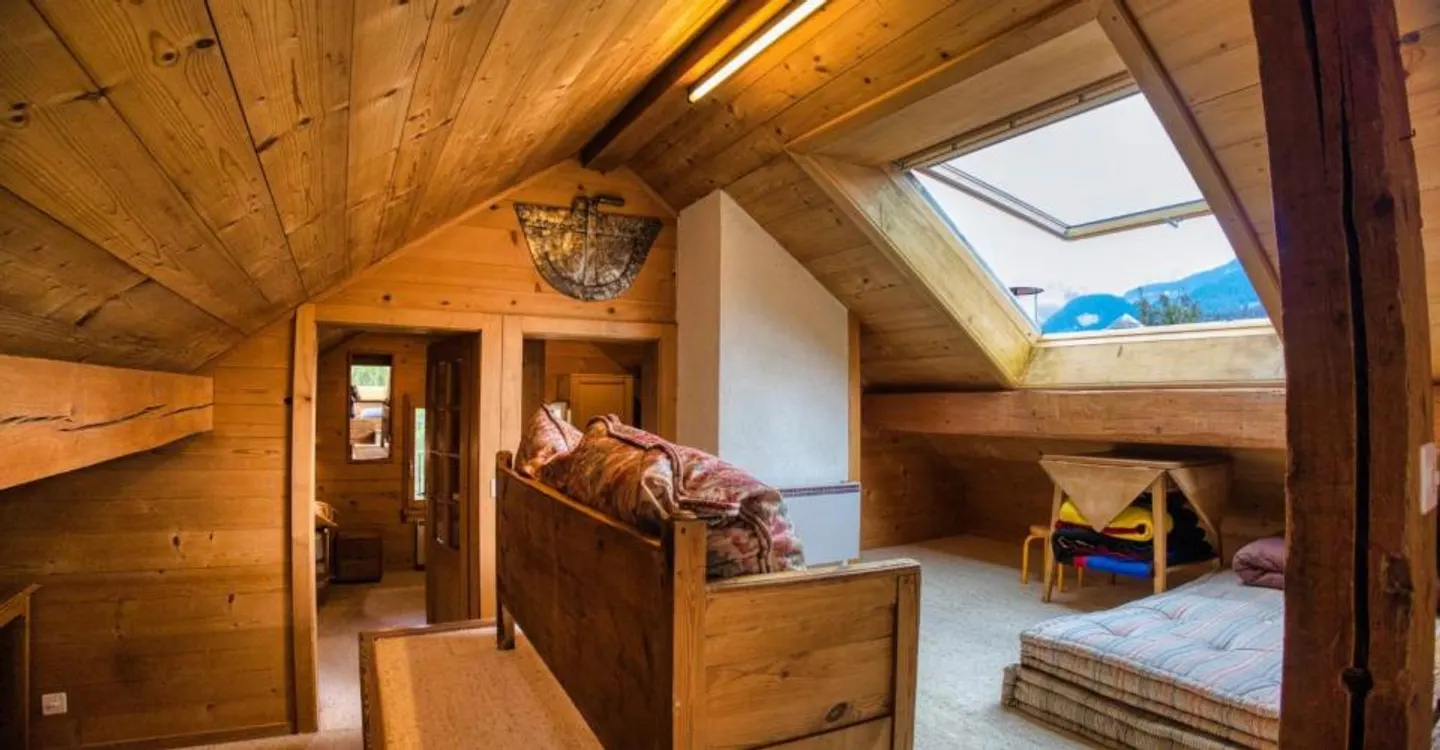 Eine gemütliche 3-Zimmer-Wohnung unter dem Dach im Herzen von Château-d'Oex - Foto 3 von 12