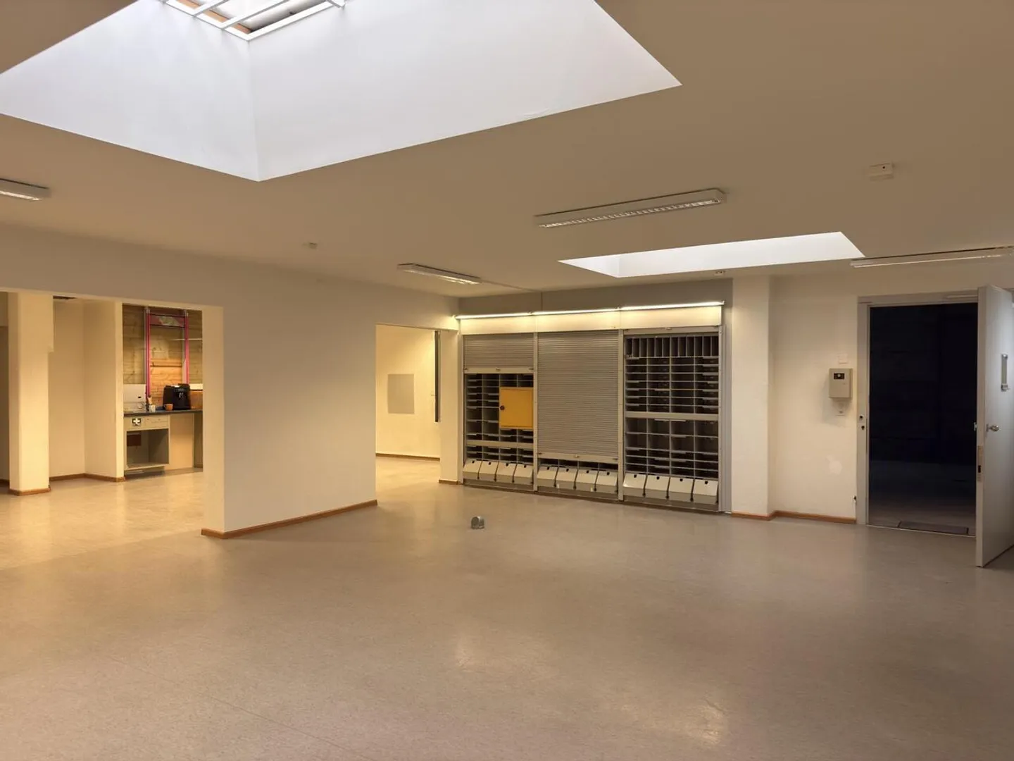 Atypical commercial space of 100 m² in the heart of Ovronnaz - Photo 1 of 7