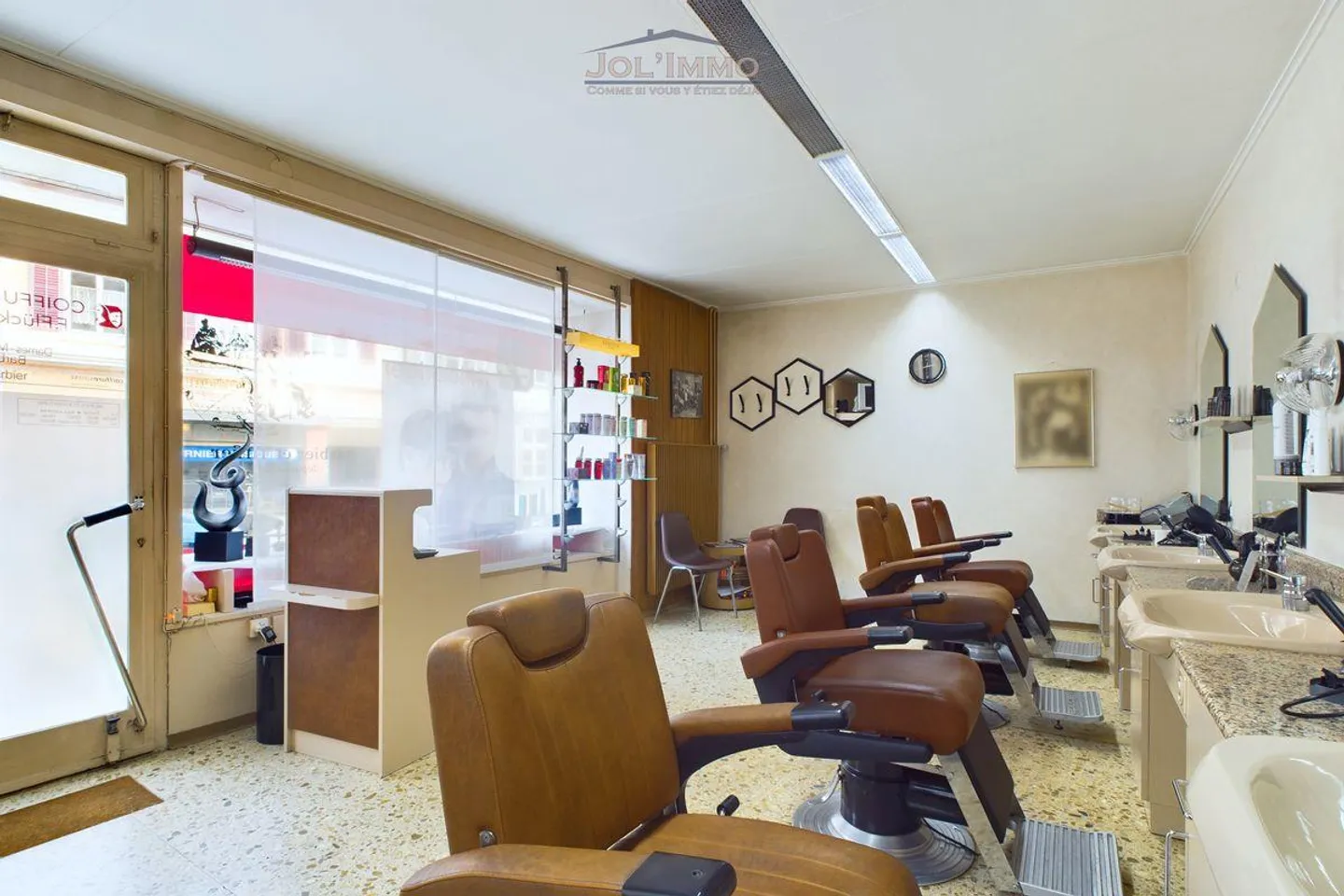 Magnifique et grand immeuble avec un local commercial - Foto 8 di 9
