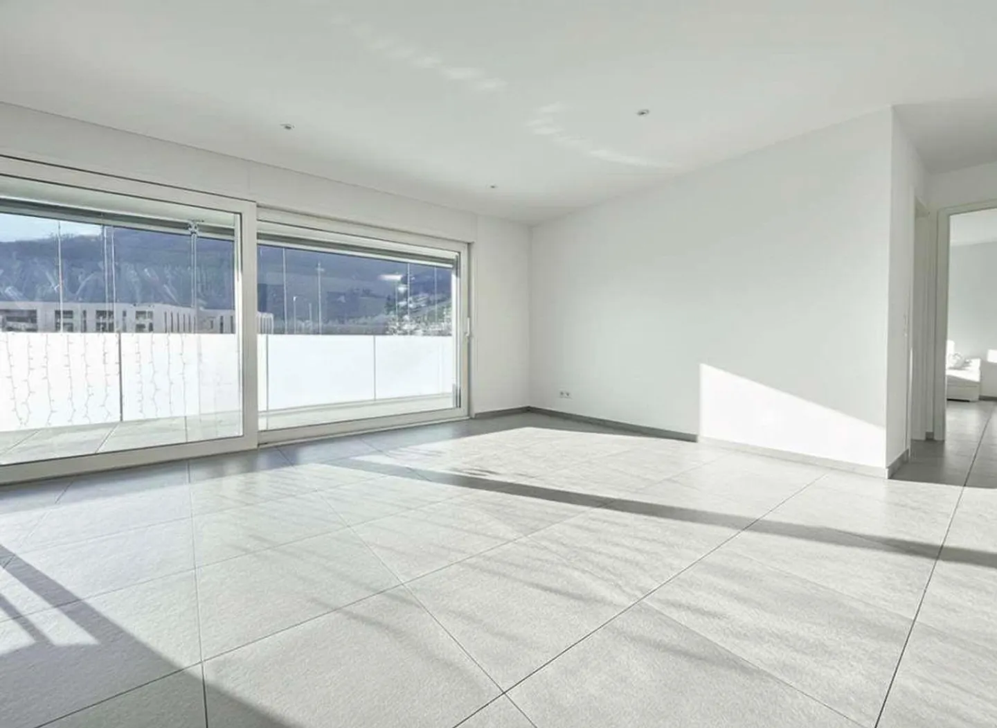 Moderno appartamento 3.5 locali a Castione-Arbedo - Photo 2 sur 9