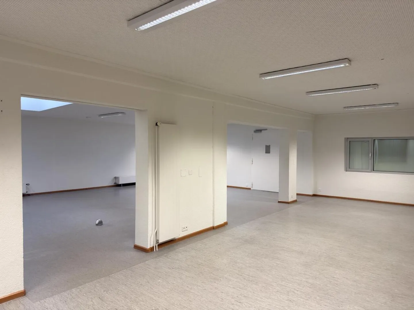 Atypical commercial space of 100 m² in the heart of Ovronnaz - Photo 4 of 7