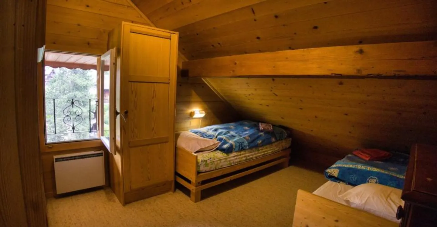 Eine gemütliche 3-Zimmer-Wohnung unter dem Dach im Herzen von Château-d'Oex - Foto 6 von 12