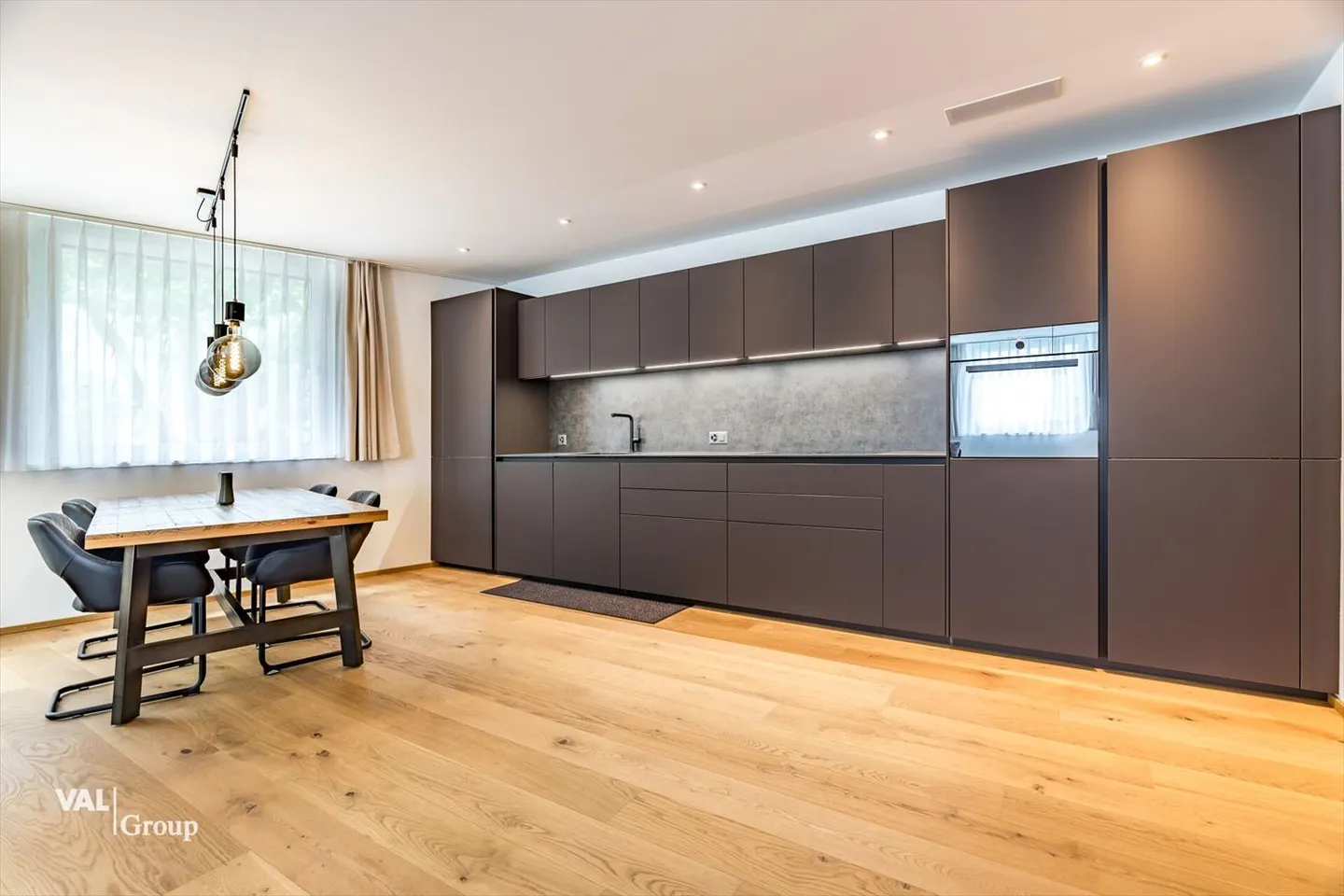 Centrally located, sustainably built, with plenty of space to live - Photo 2 of 13