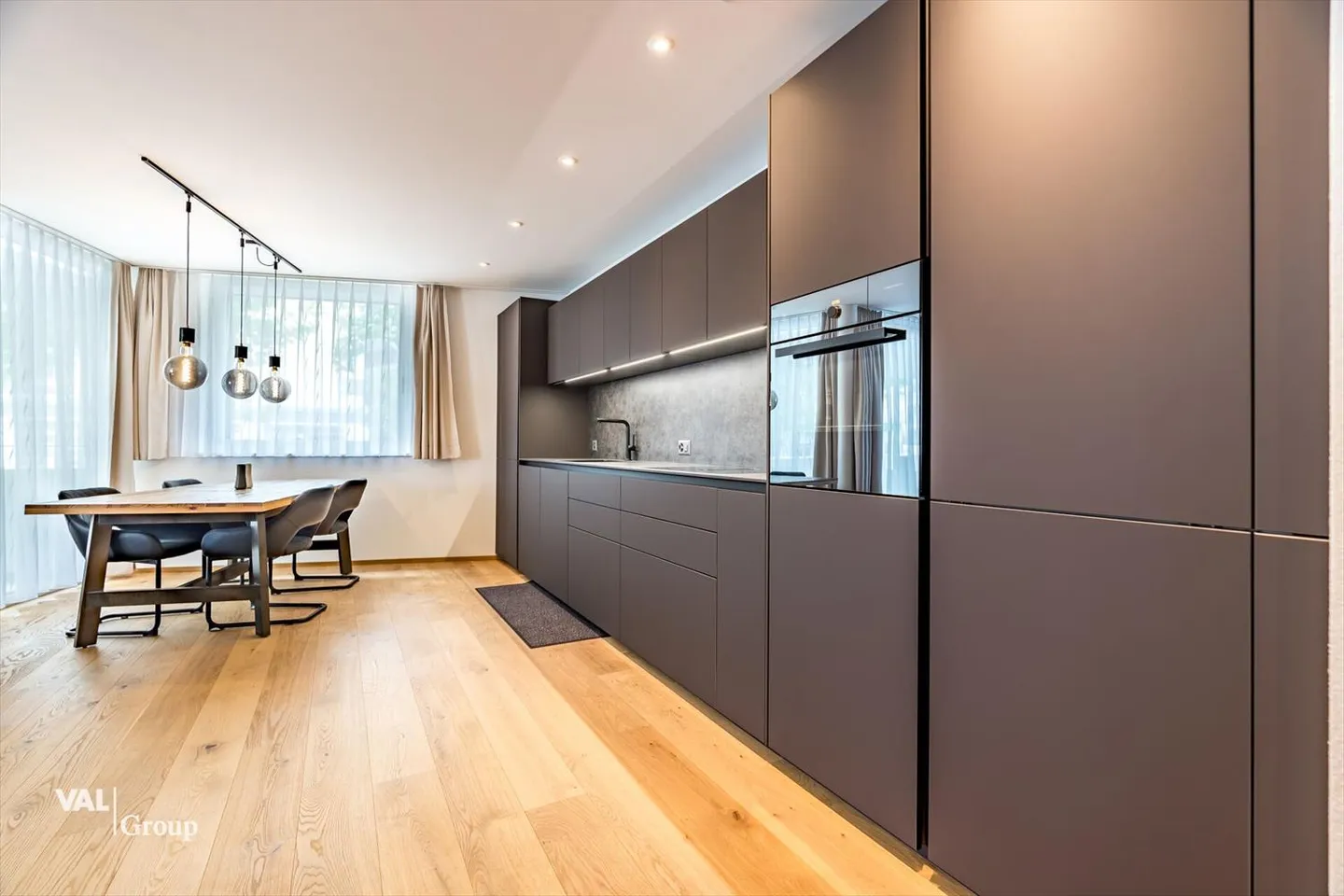 Centrally located, sustainably built, with plenty of space to live - Photo 3 of 13