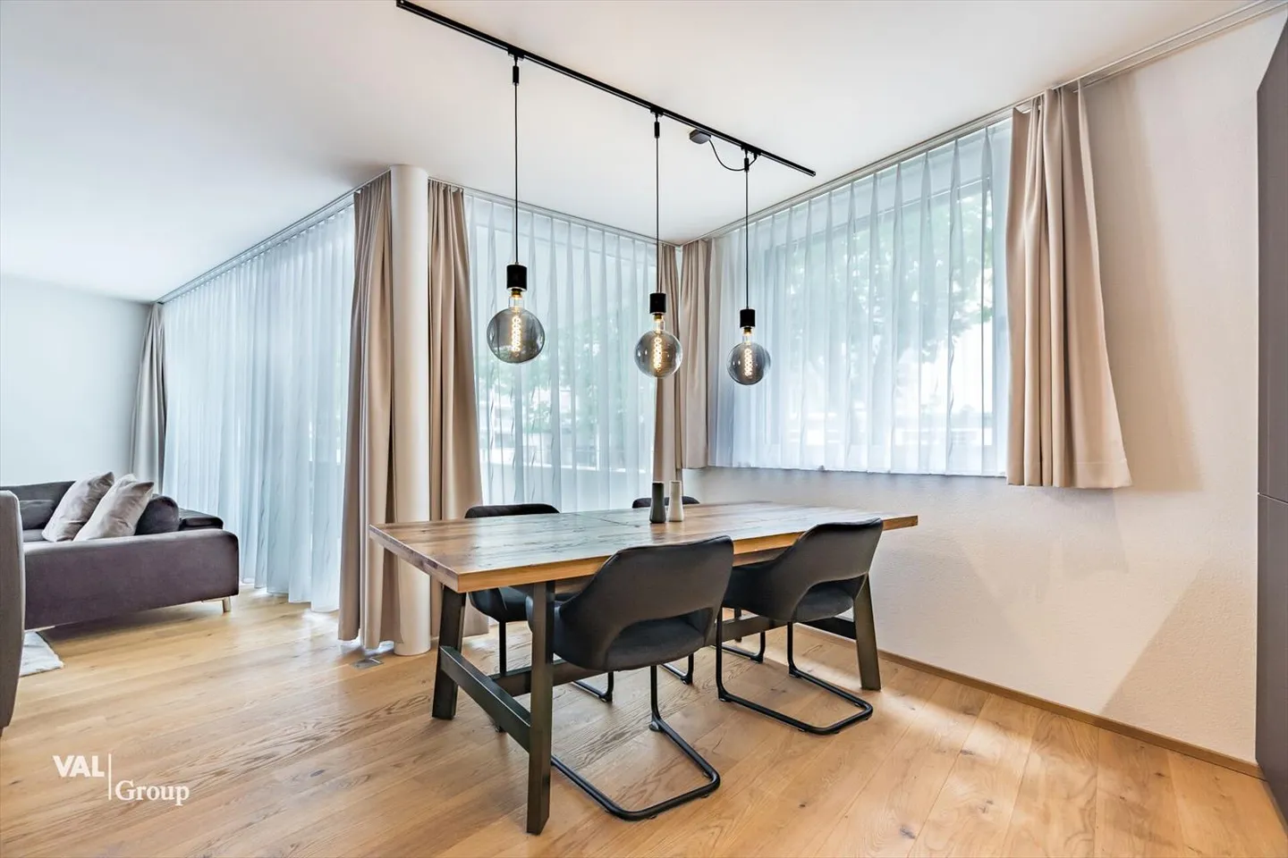 Centrally located, sustainably built, with plenty of space to live - Photo 4 of 13