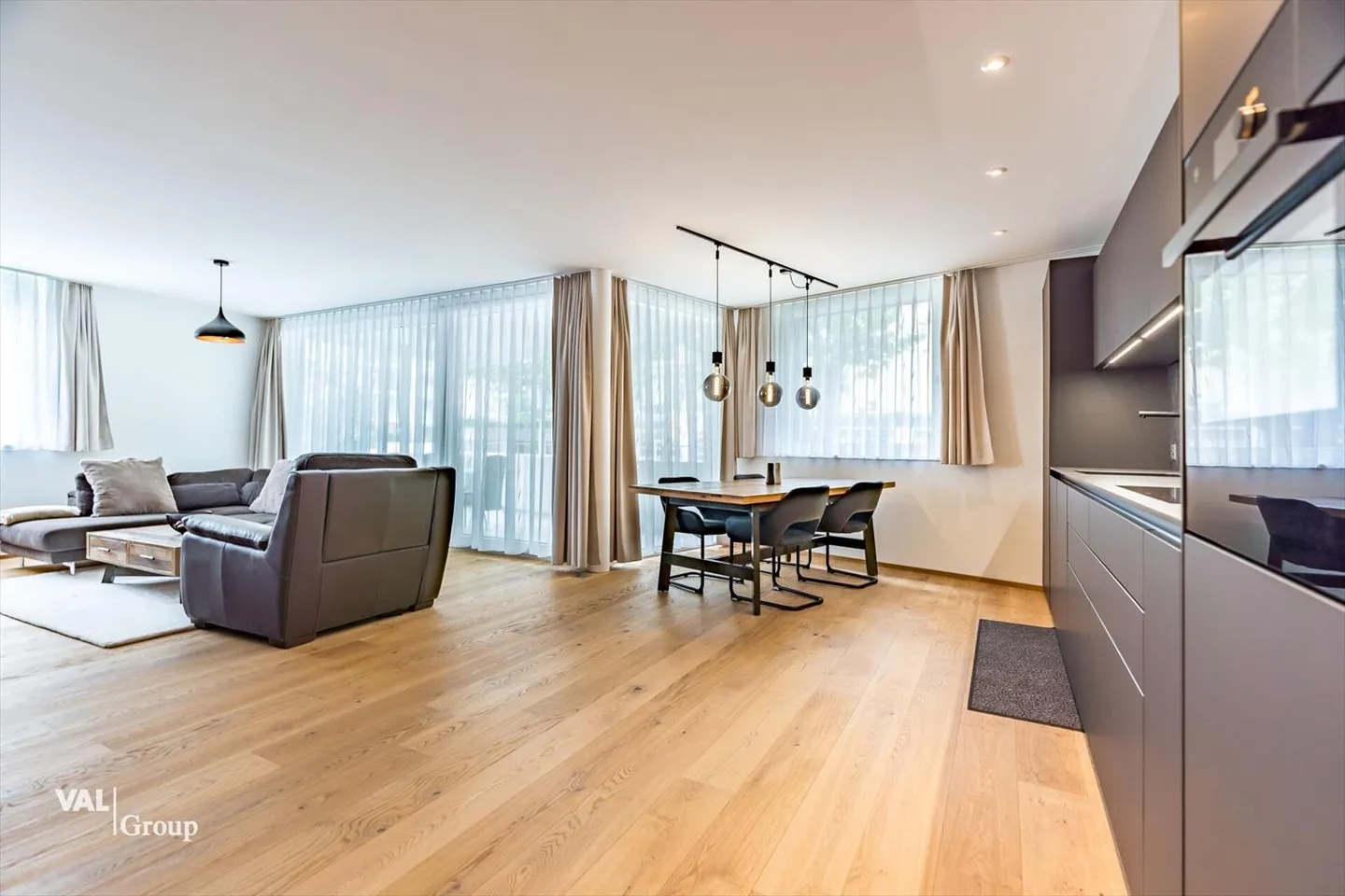 Centrally located, sustainably built, with plenty of space to live - Photo 5 of 13