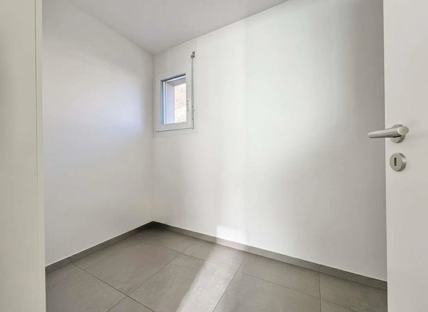 Moderno appartamento 3.5 locali a Castione-Arbedo - Photo 8 sur 9