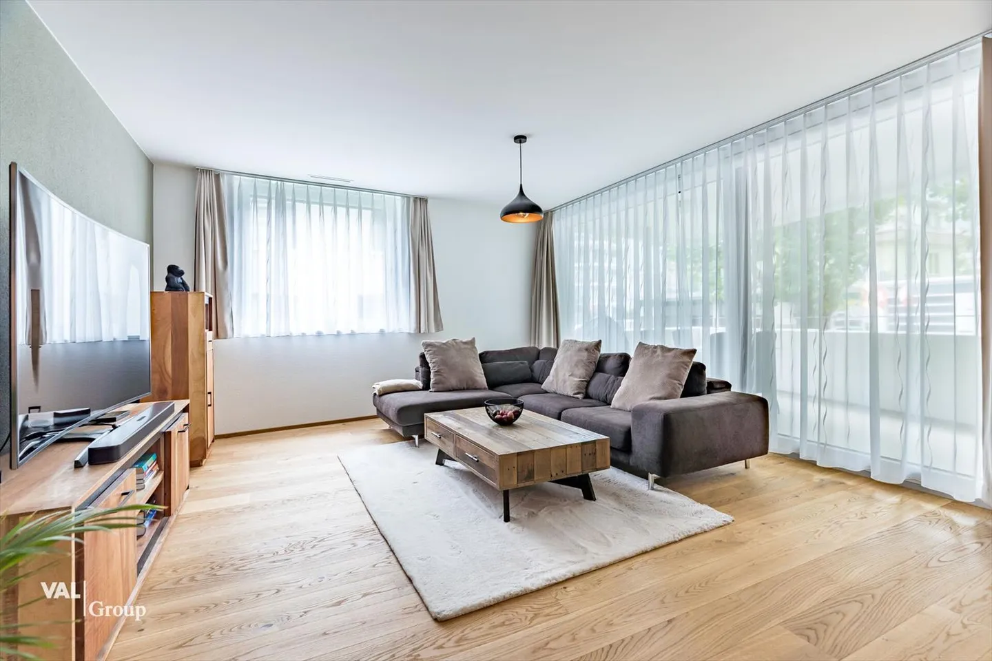 Centrally located, sustainably built, with plenty of space to live - Photo 7 of 13