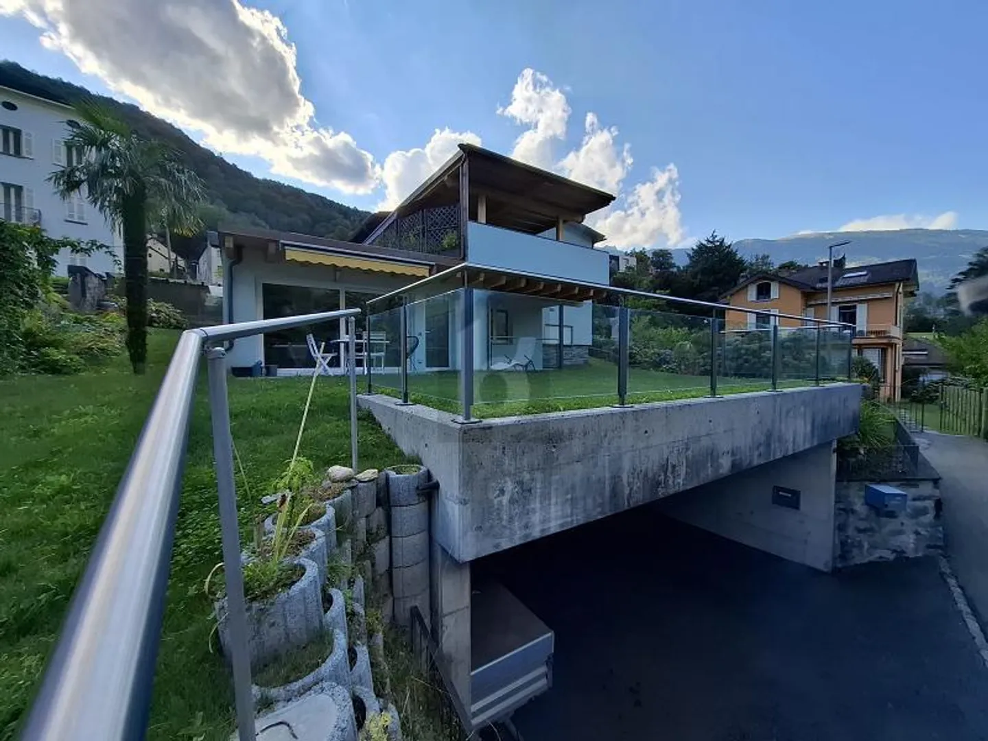 SPAZIOSA IN POSIZIONE TRANQUILLA CON VISTA APERTA - Foto 1 von 6