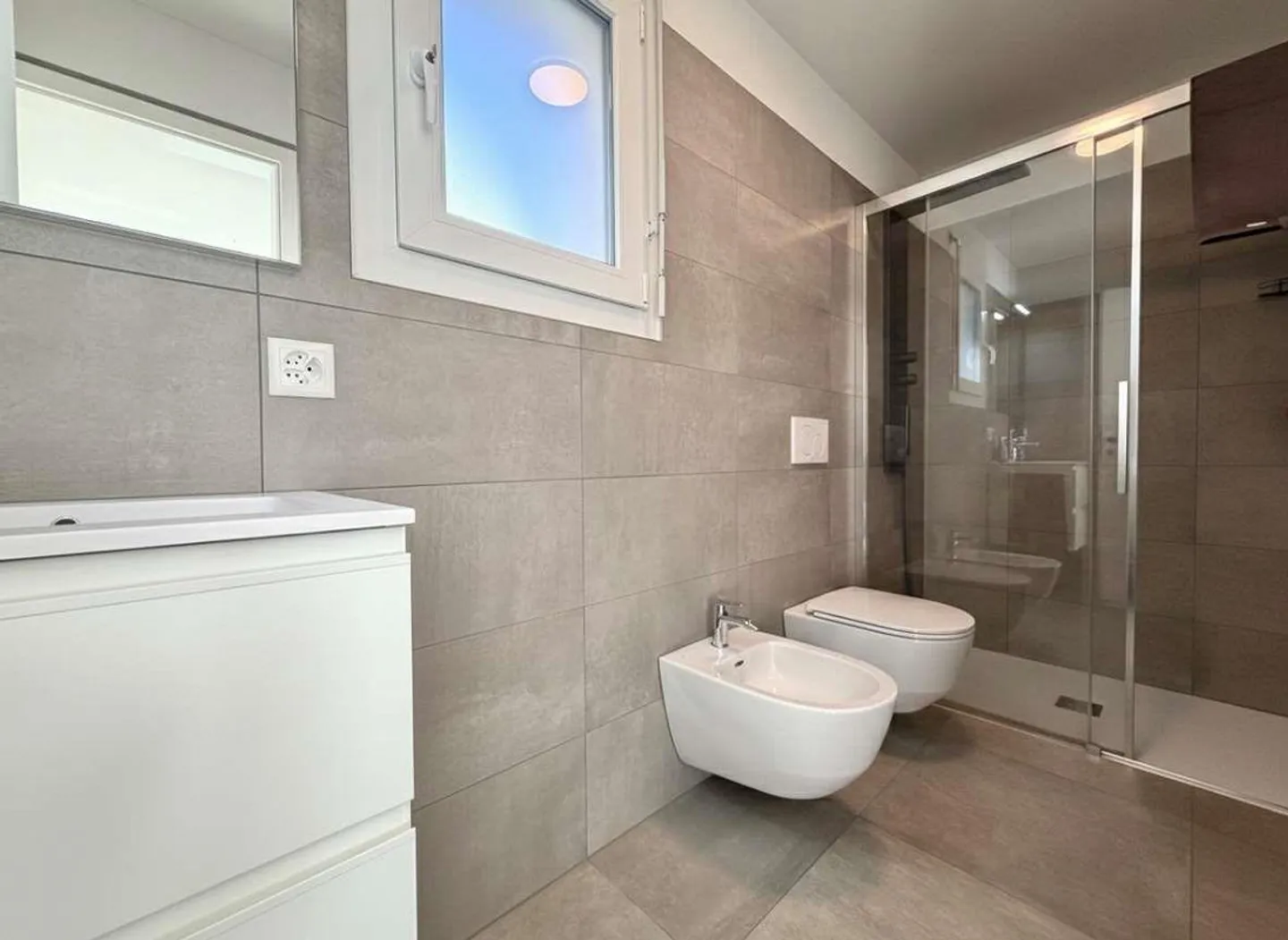 Moderno appartamento 3.5 locali a Castione-Arbedo - Photo 5 sur 9