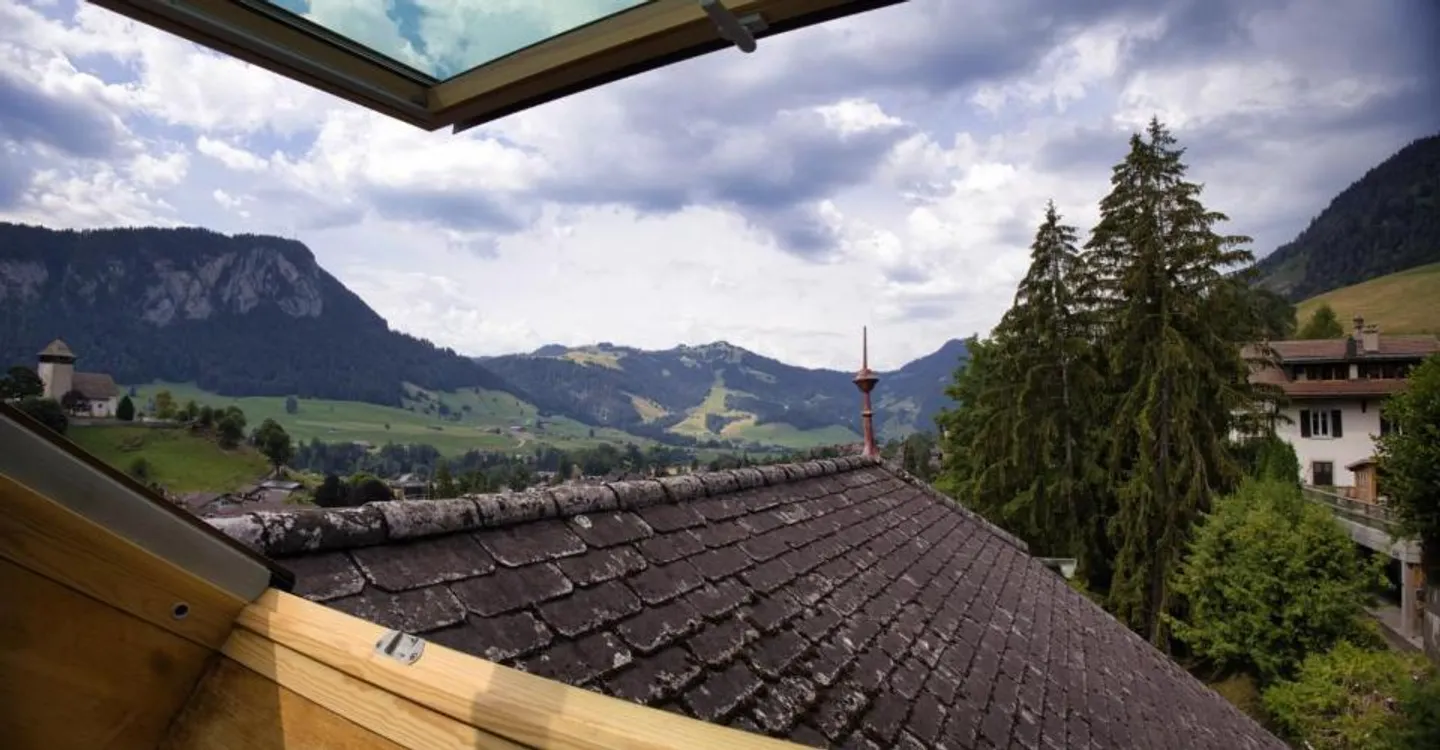 Eine gemütliche 3-Zimmer-Wohnung unter dem Dach im Herzen von Château-d'Oex - Foto 10 von 12