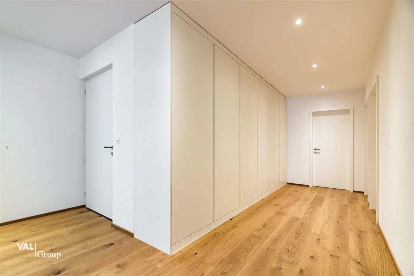 Centrally located, sustainably built, with plenty of space to live - Photo 8 of 13