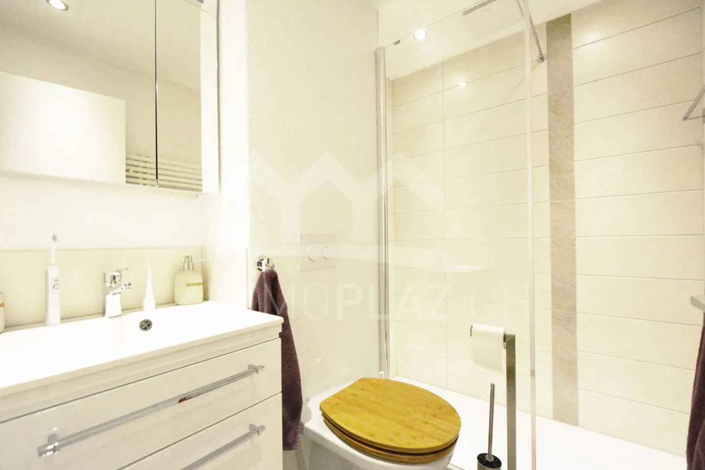 Sonnenverwöhnte 2½ Zi.-Ferienwohnung bei der Talstation - Foto 7 von 8