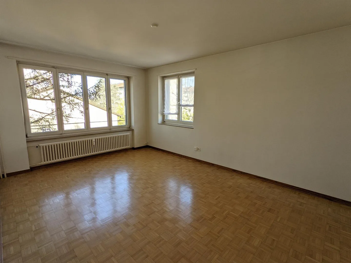 Bright 4-Room Apartment Near Kannenfeldpark and Westfeld Quarter - Photo 3 of 9