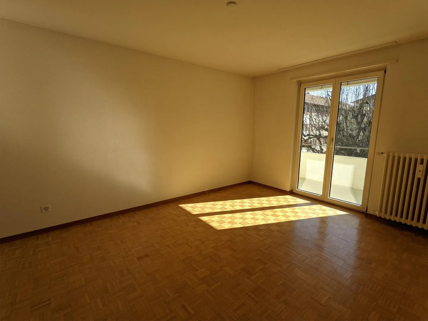 Bright 4-Room Apartment Near Kannenfeldpark and Westfeld Quarter - Photo 4 of 9