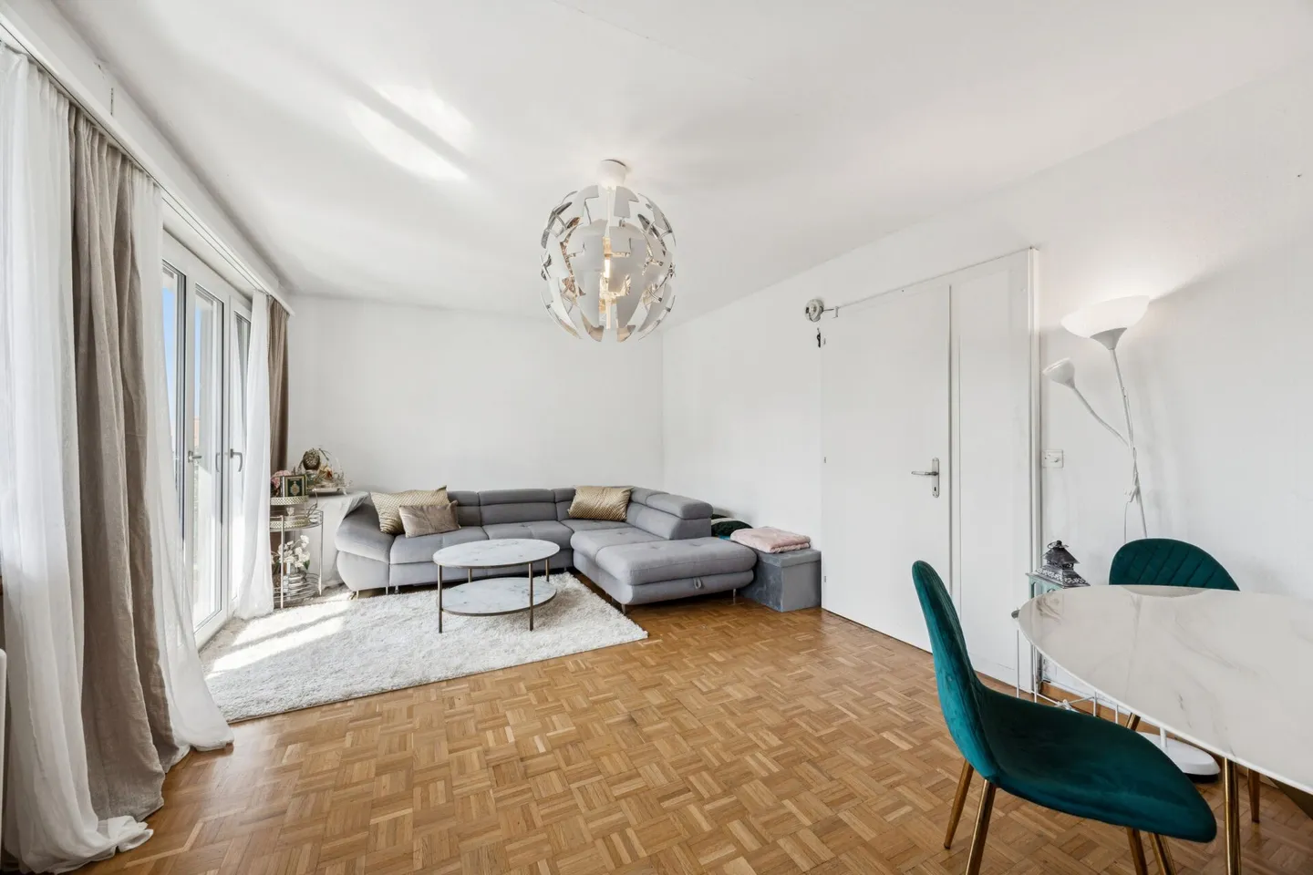 High-yield property with development potential in a quiet location - Photo 2 of 13