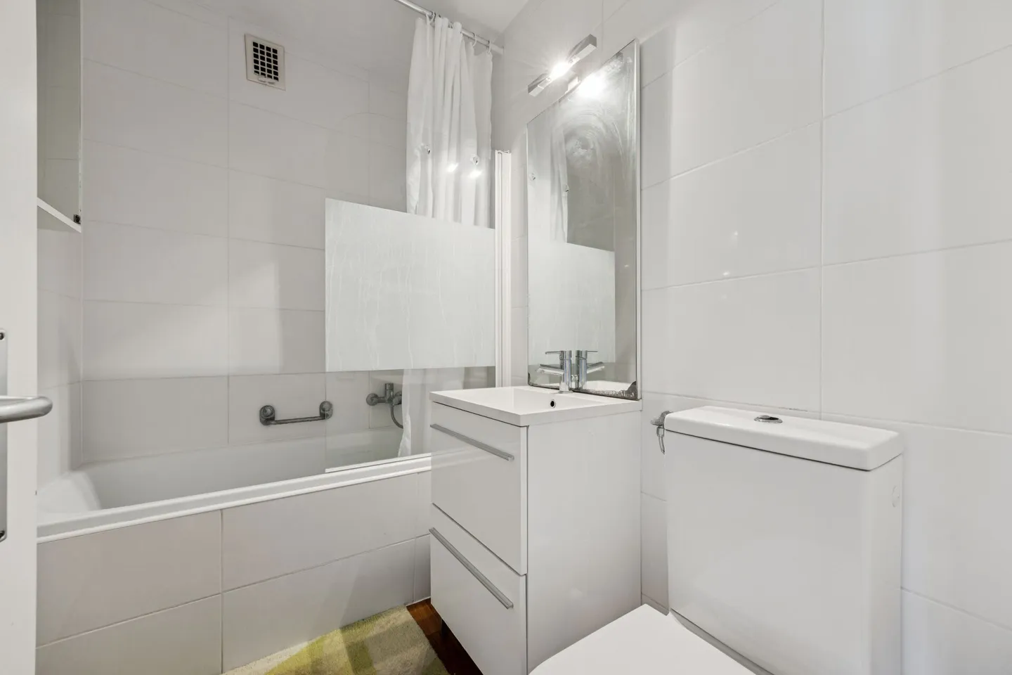 High-yield property with development potential in a quiet location - Photo 4 of 13