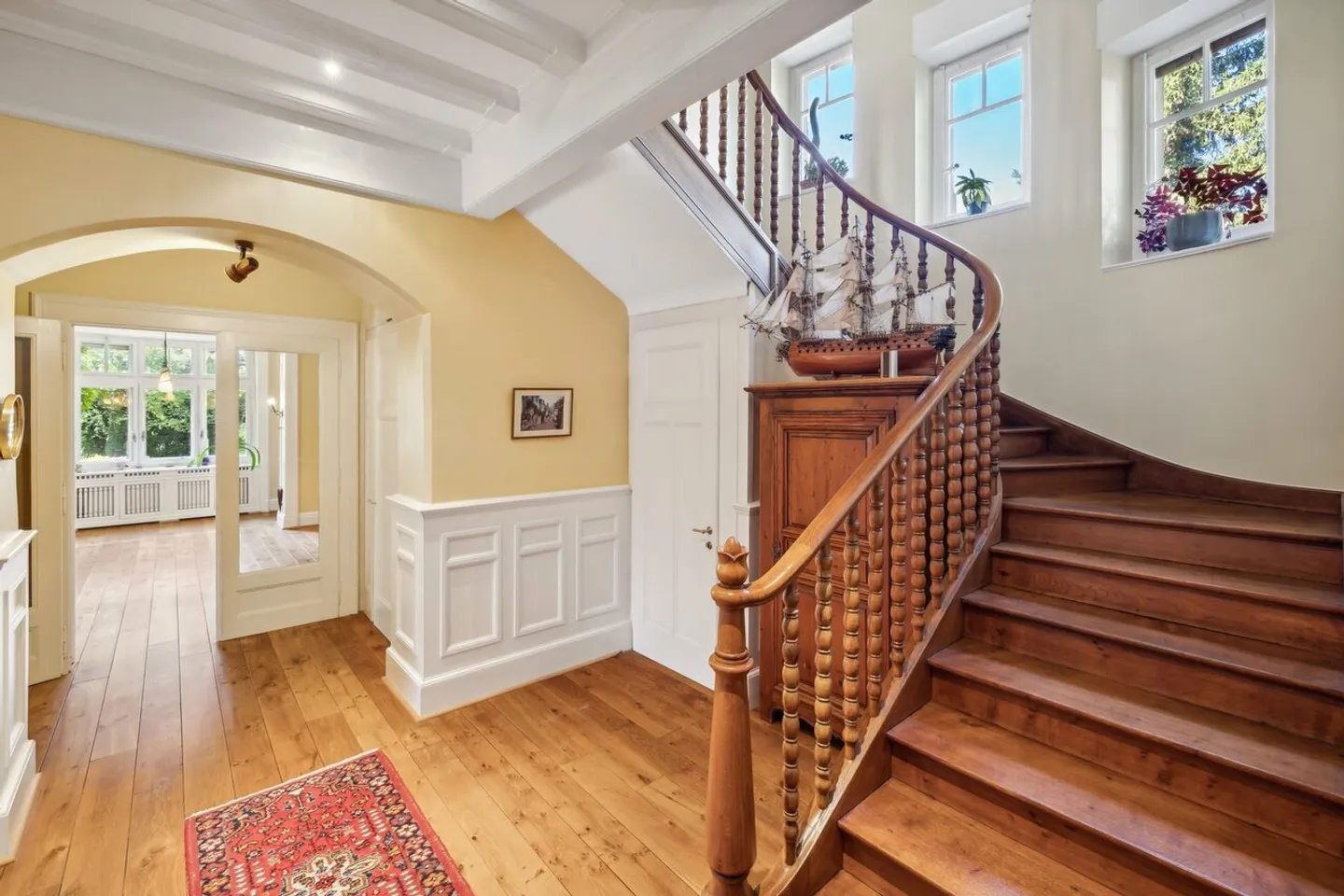 Renovated master house, enchanting park with ancient trees - Photo 14 of 29