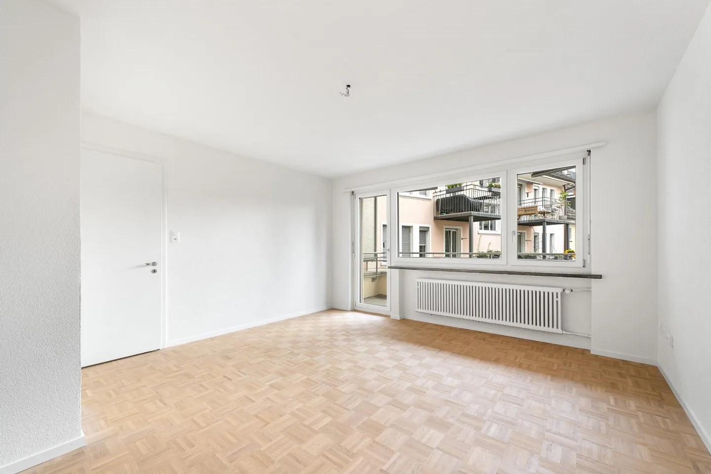 Freshly renovated oasis of well-being in the heart of Zurich-Wiedikon! - Photo 5 of 12