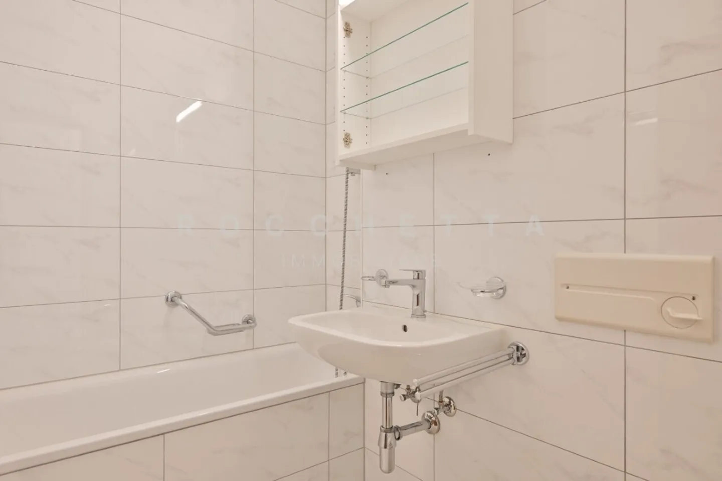 Modern studio completely renovated in the center - Photo 8 of 8