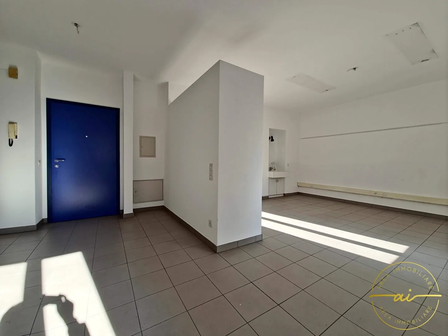 UFFICIO A POCHI PASSI DAL CENTRO DI CHIASSO - Foto 5 di 9