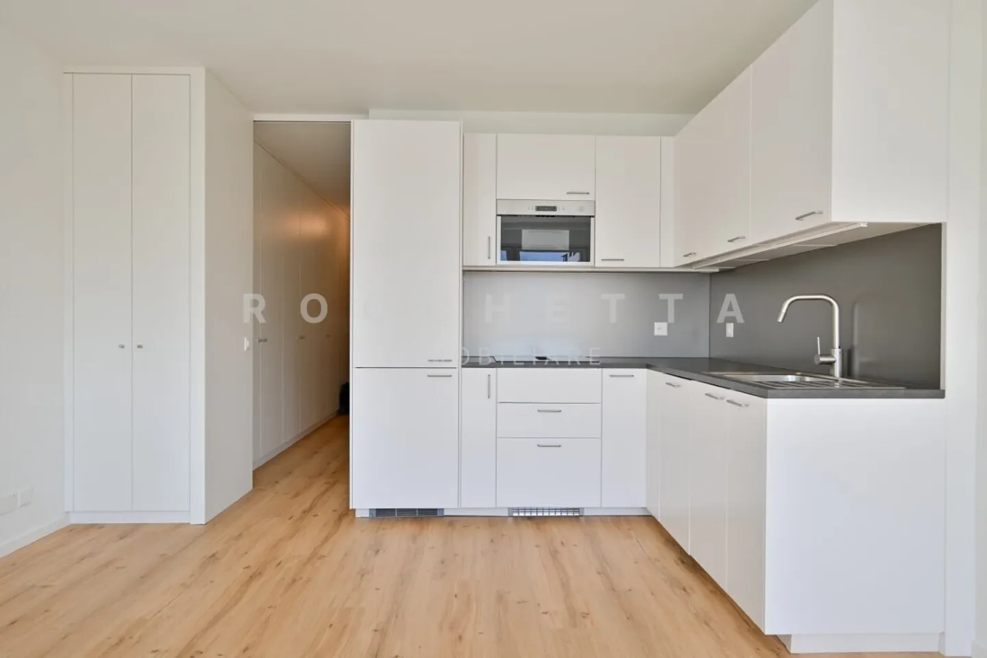 Modern studio completely renovated in the center - Photo 3 of 8