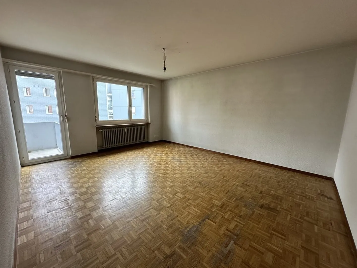 Simple 4.5-room apartment in Biel - Photo 2 of 9