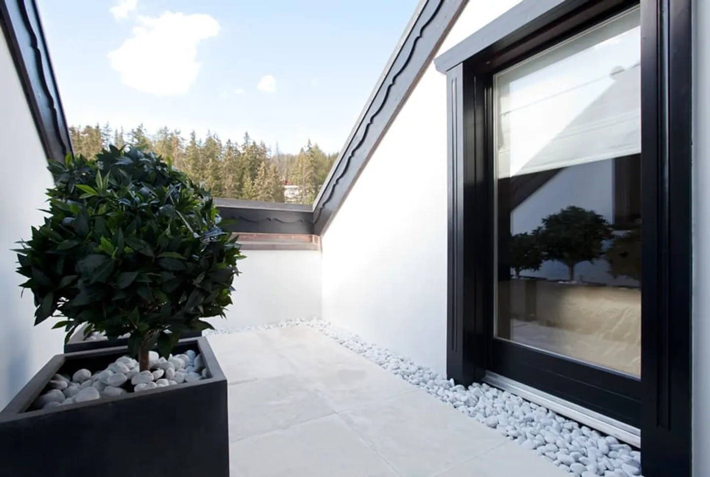 Superb penthouse in the center of Crans - Photo 10 of 13